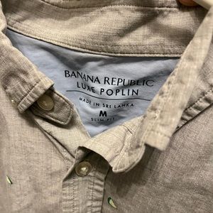 Banana Republic men’s button down shirt medium